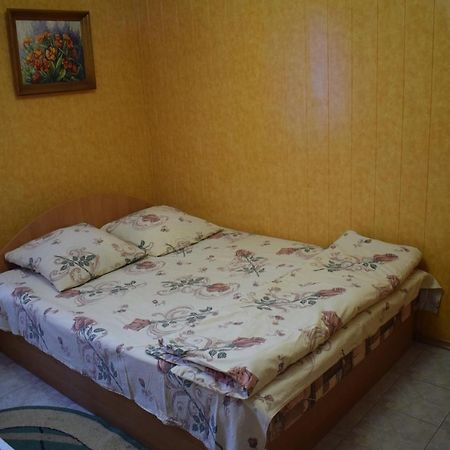 Constancia Hotel Kamianets Podilskyi Bagian luar foto