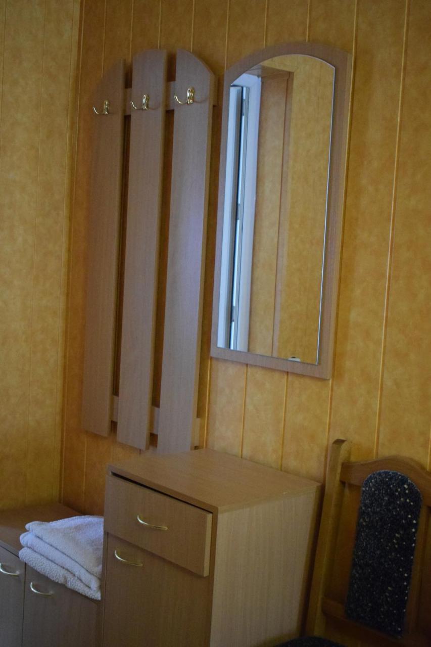 Constancia Hotel Kamianets Podilskyi Bagian luar foto