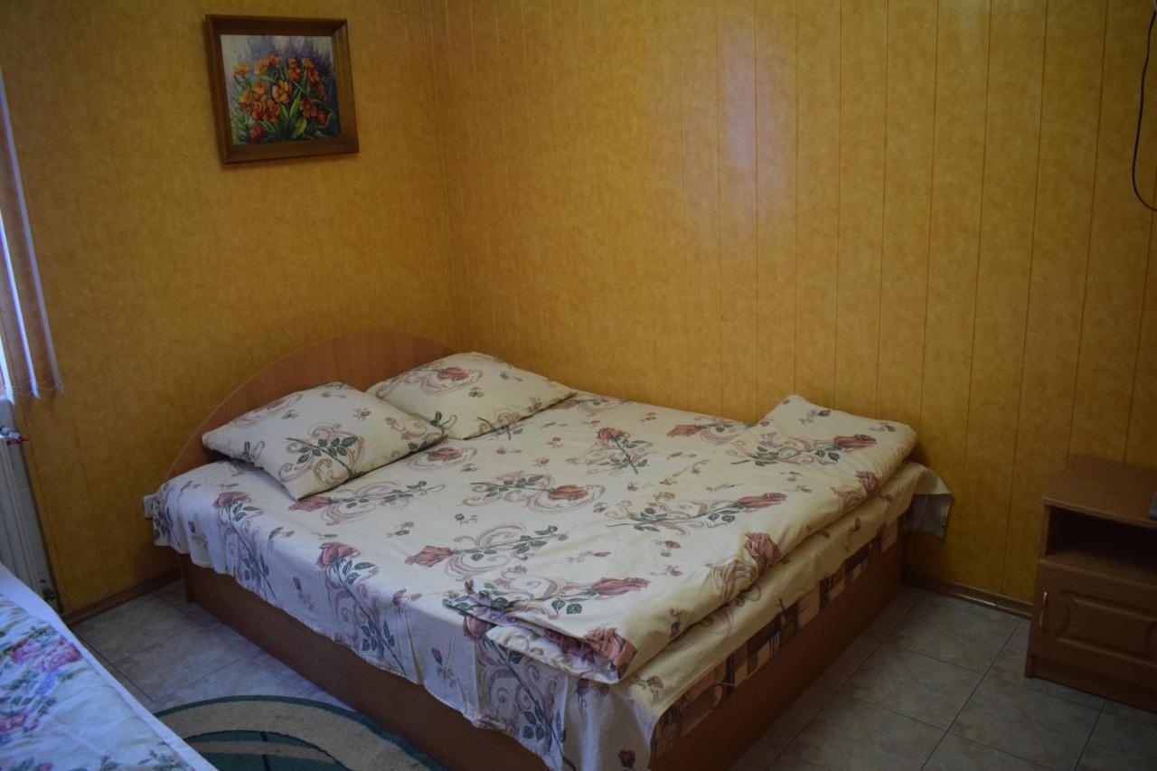 Constancia Hotel Kamianets Podilskyi Bagian luar foto