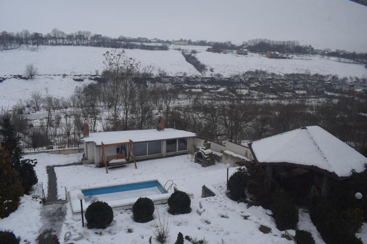 Constancia Hotel Kamianets Podilskyi Bagian luar foto