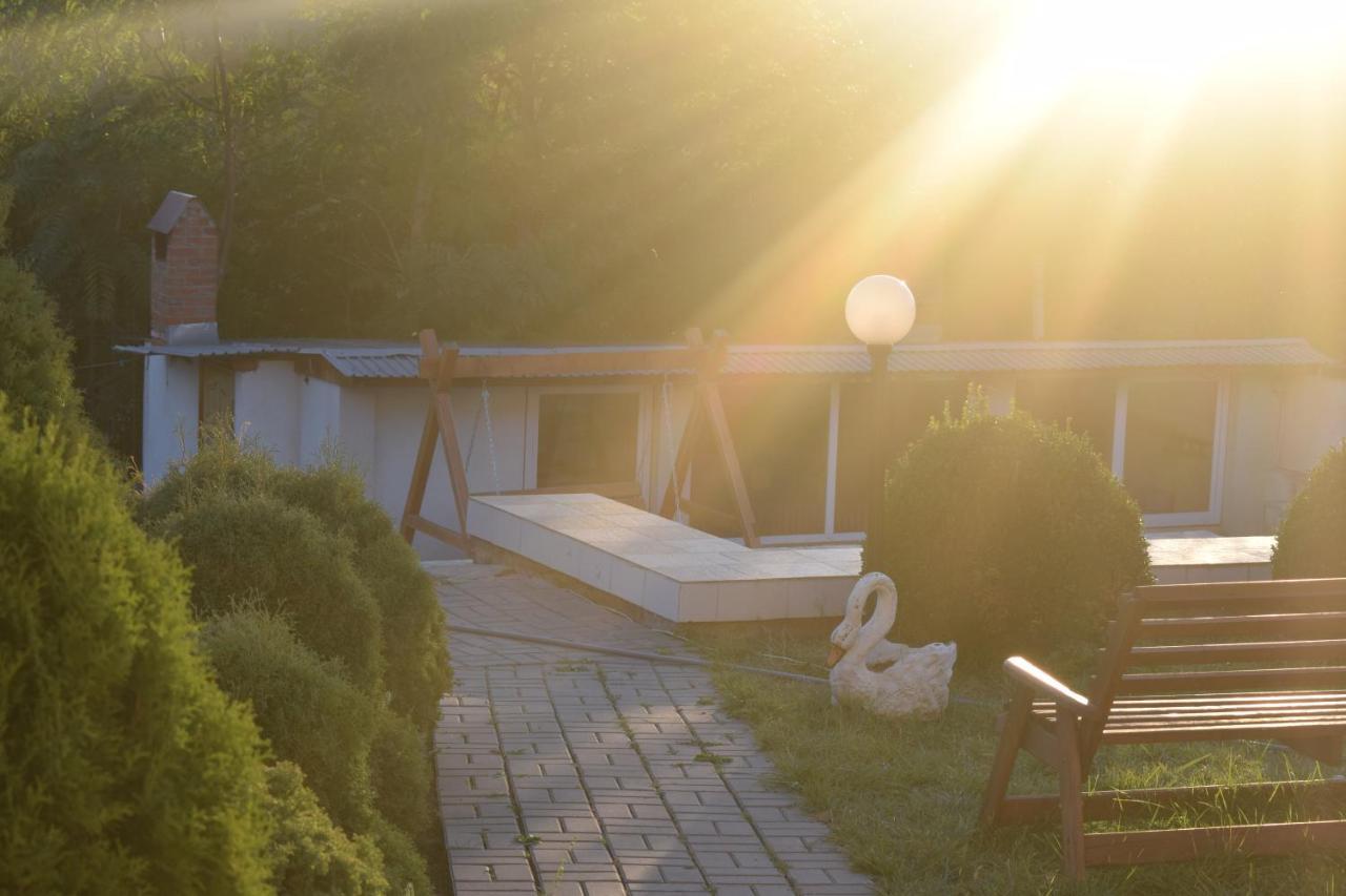 Constancia Hotel Kamianets Podilskyi Bagian luar foto